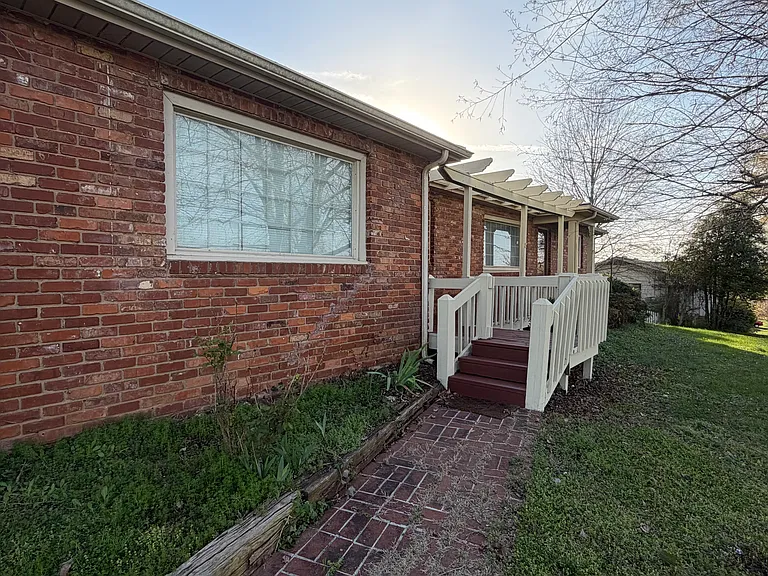 9616 Brewer Dr — Photo 1