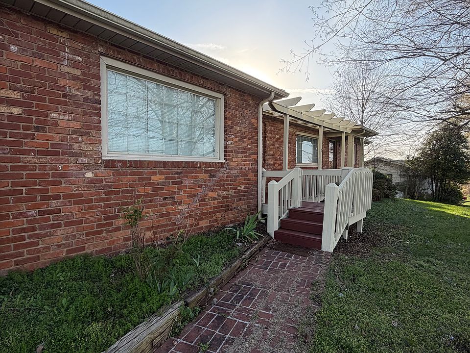 1st image of 9616 Brewer Dr