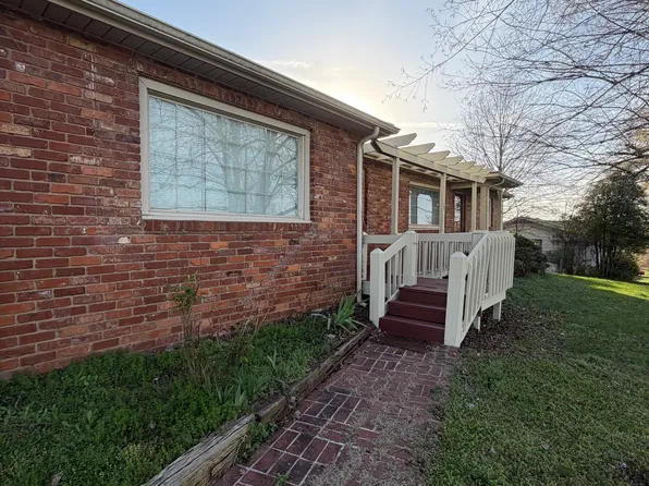 9616 Brewer Dr, Ooltewah, TN 37363