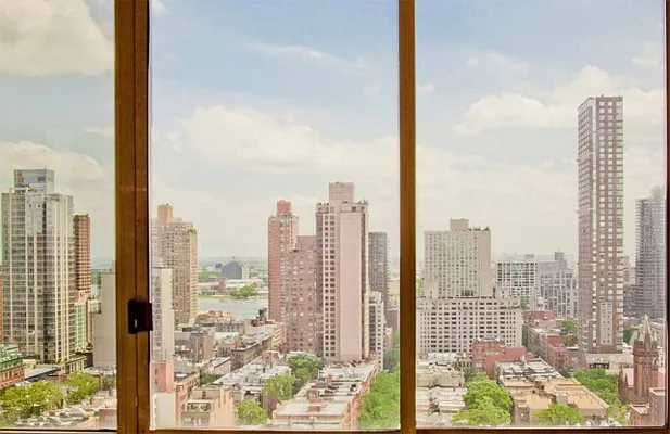 Sold by ROOM Real Estate | media 8