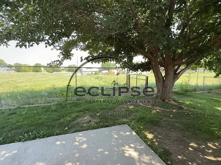 560 Huntington Point Ln — Photo 37