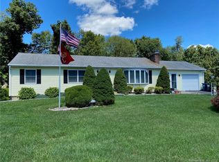 5 Possum Dr, New Fairfield, CT 06812