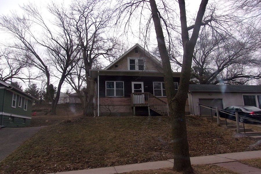1st image of 318 Sidney St E