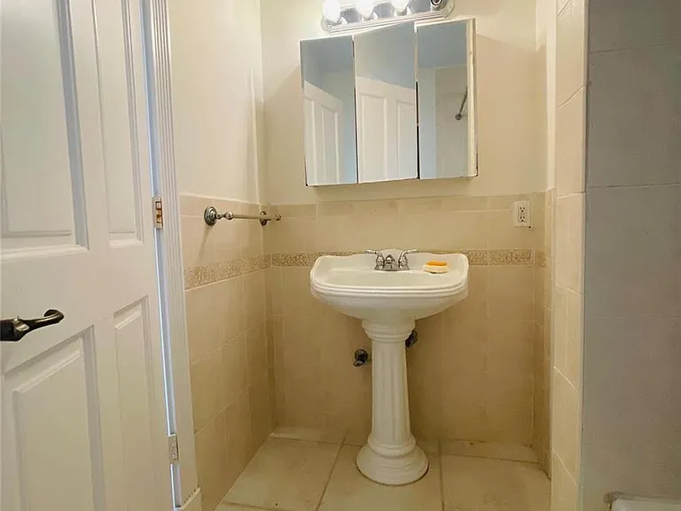2605 Bay Dr — Photo 27