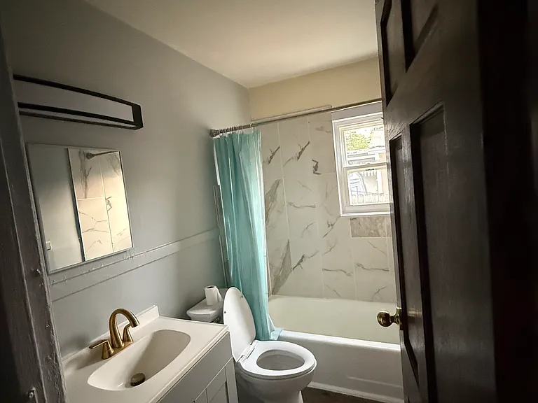 2043 N Glenridge Dr #1 — Photo 9