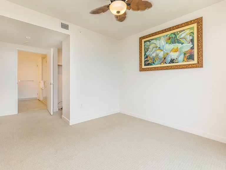 1001 Queen St #3404 — Photo 17