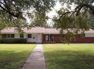 600 Cannan Dr, Angleton, TX 77515