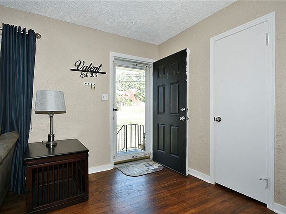3rd image of 1937 Berkwood Dr