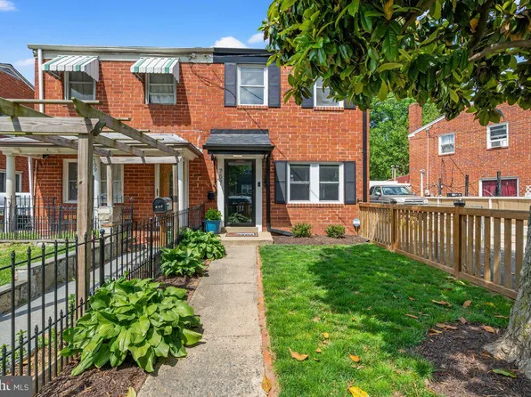 707 Four Mile Rd, Alexandria, VA 22305