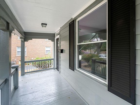 4th image of 853 College Ave