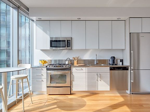 4th image of 550 W 54th St APT 1804