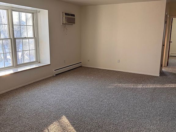 3rd image of 314-316 Reis St #12