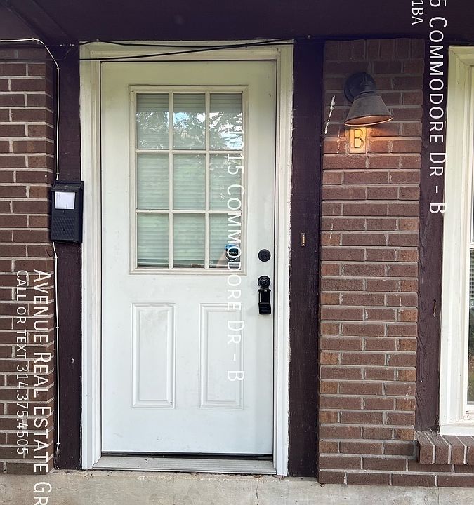1st image of 1015 Commodore Dr #B