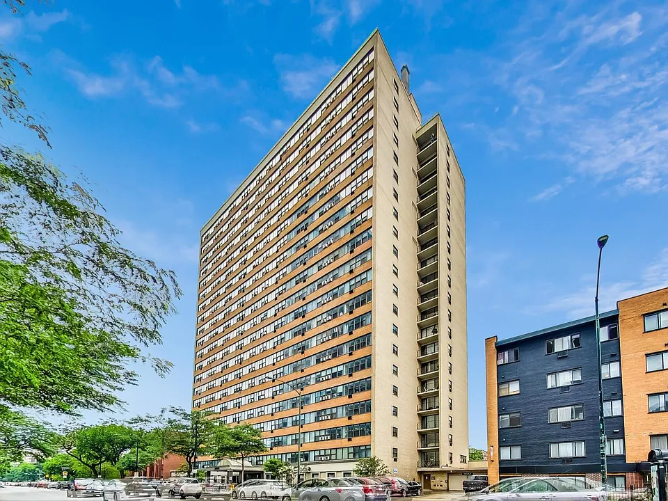 6030 N Sheridan Rd #901
