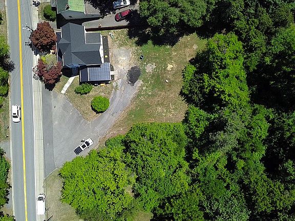 5th image of 224 Main St