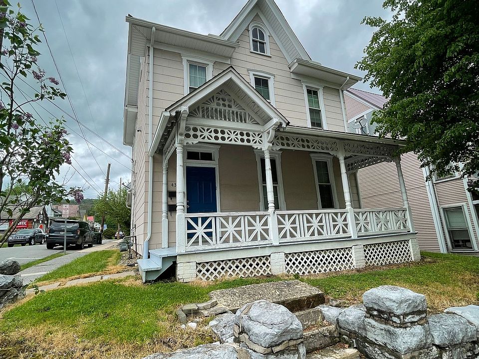 1st image of 435 Willowbank St #2