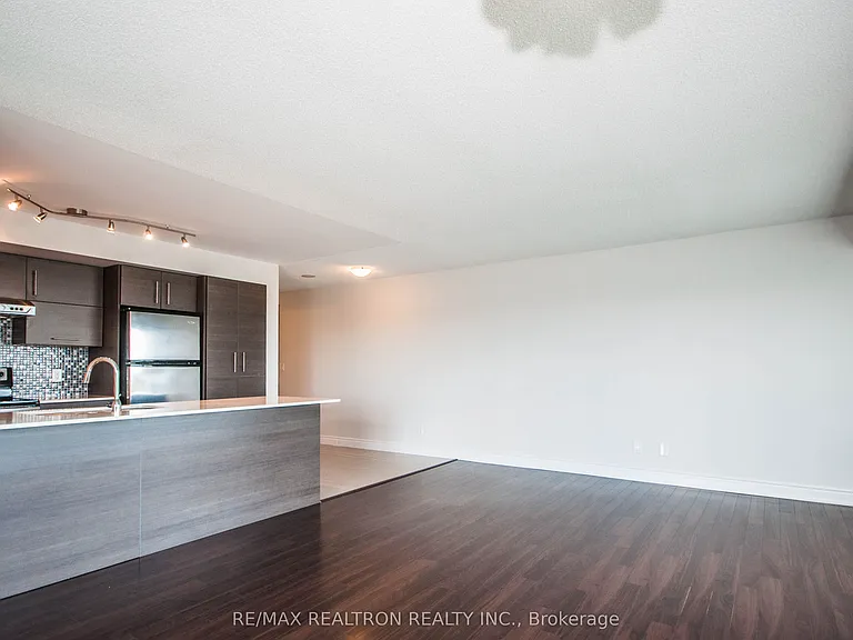 253 S Park Rd #702 — Photo 10