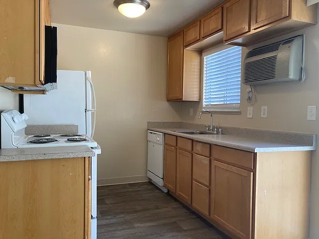 2 bed, 1.5 bath, 860 sqft, $2,295 — Photo 2