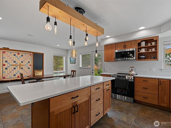 3rd image of 340 Lake Front Drive
