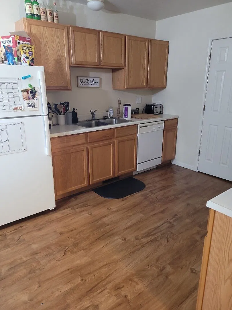 631 Scottsvale Dr — Photo 4
