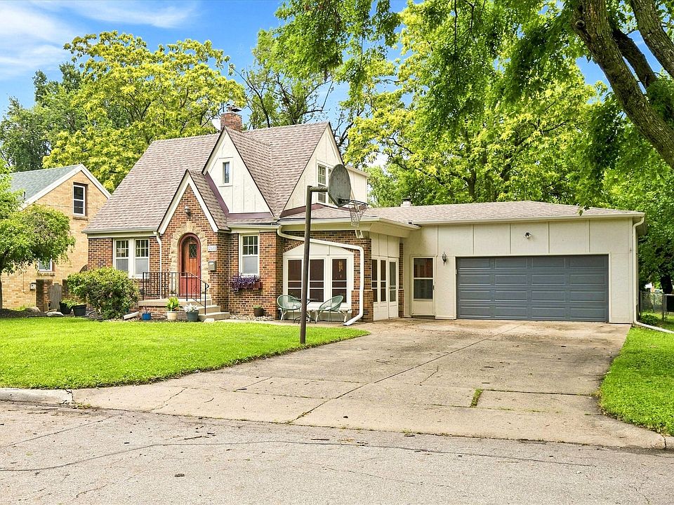 1st image of 2413 Raymond Dr