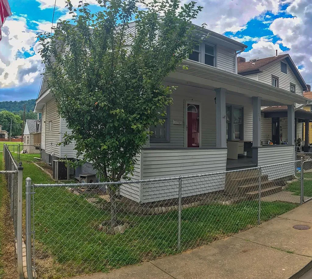 210 Jones St photo 1