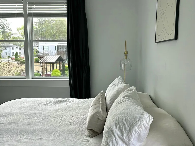 Modern master with king bed