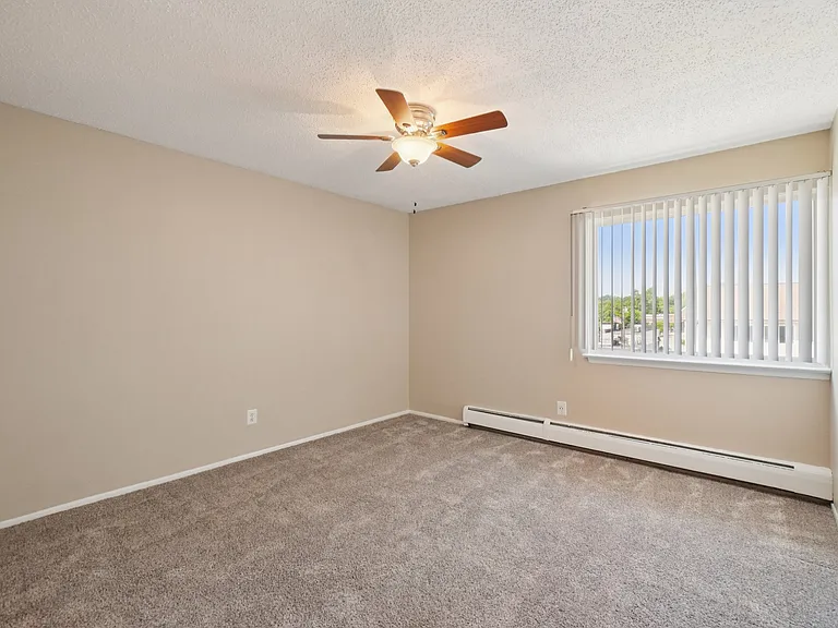 Rochester Square Apartments — Photo 44