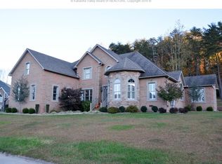 48 Crystal Springs Dr, Winfield, WV 25213