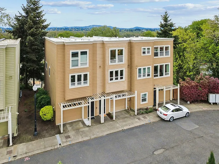 4830 SW View Point Ter — Photo 2