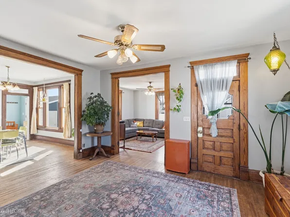 110 N 3rd St, Indianola, IA 50125