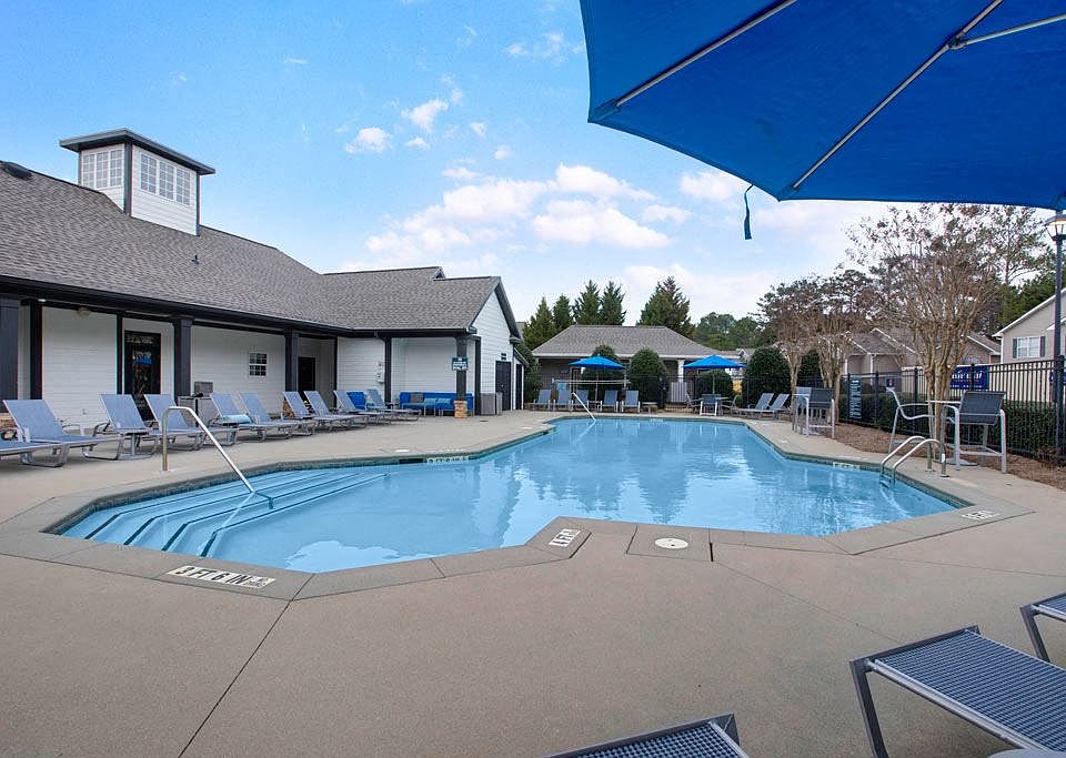 Resort-style Swimming Pool and Deck