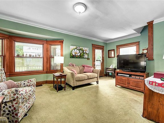 3rd image of 1308 Saint Charles Ave