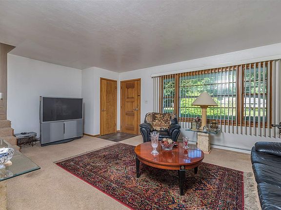 2nd image of 55825 Oak Manor Pl