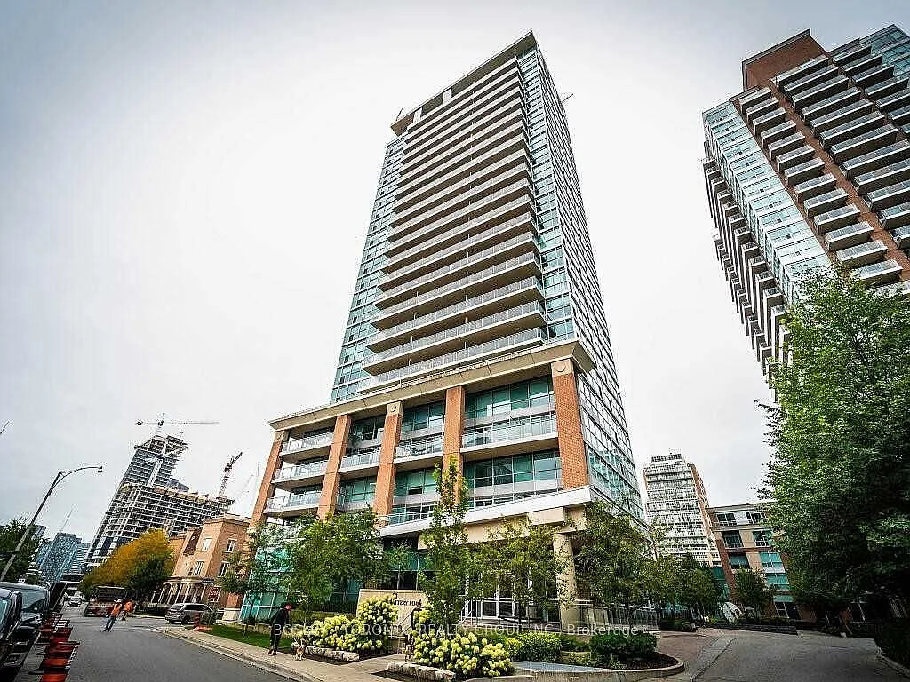 Zip Condos — Photo 1