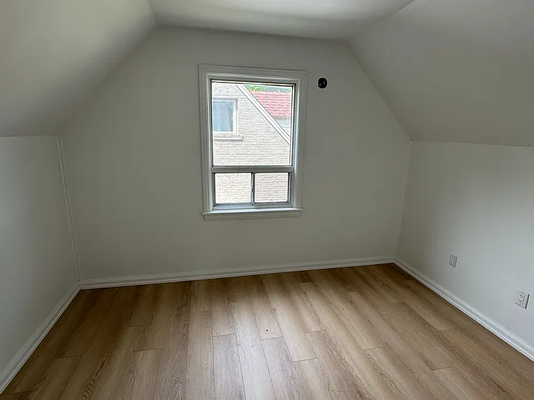 191 Finch Ave W — Photo 5