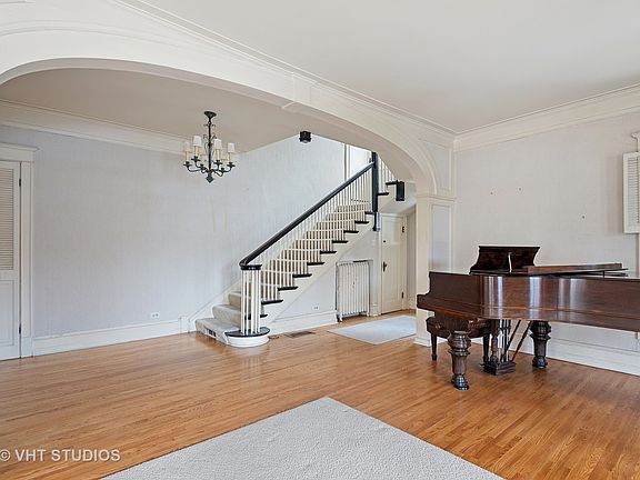 3rd image of 524 Lake Ave