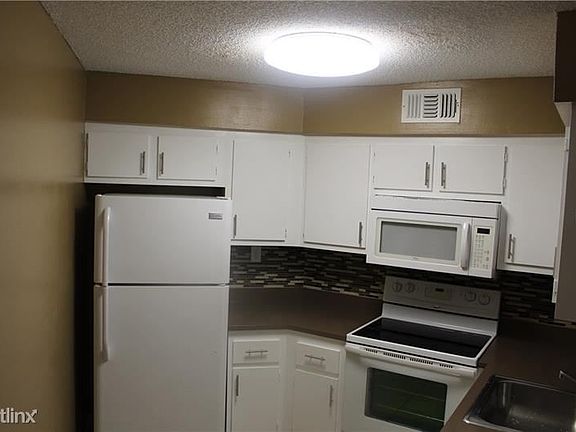 5th image of 3674 Southpointe Dr #U-1