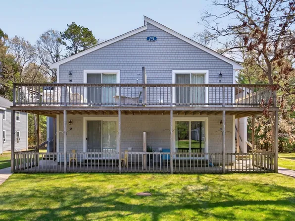 70 Cape Drive APT 15D, Mashpee, MA 02649