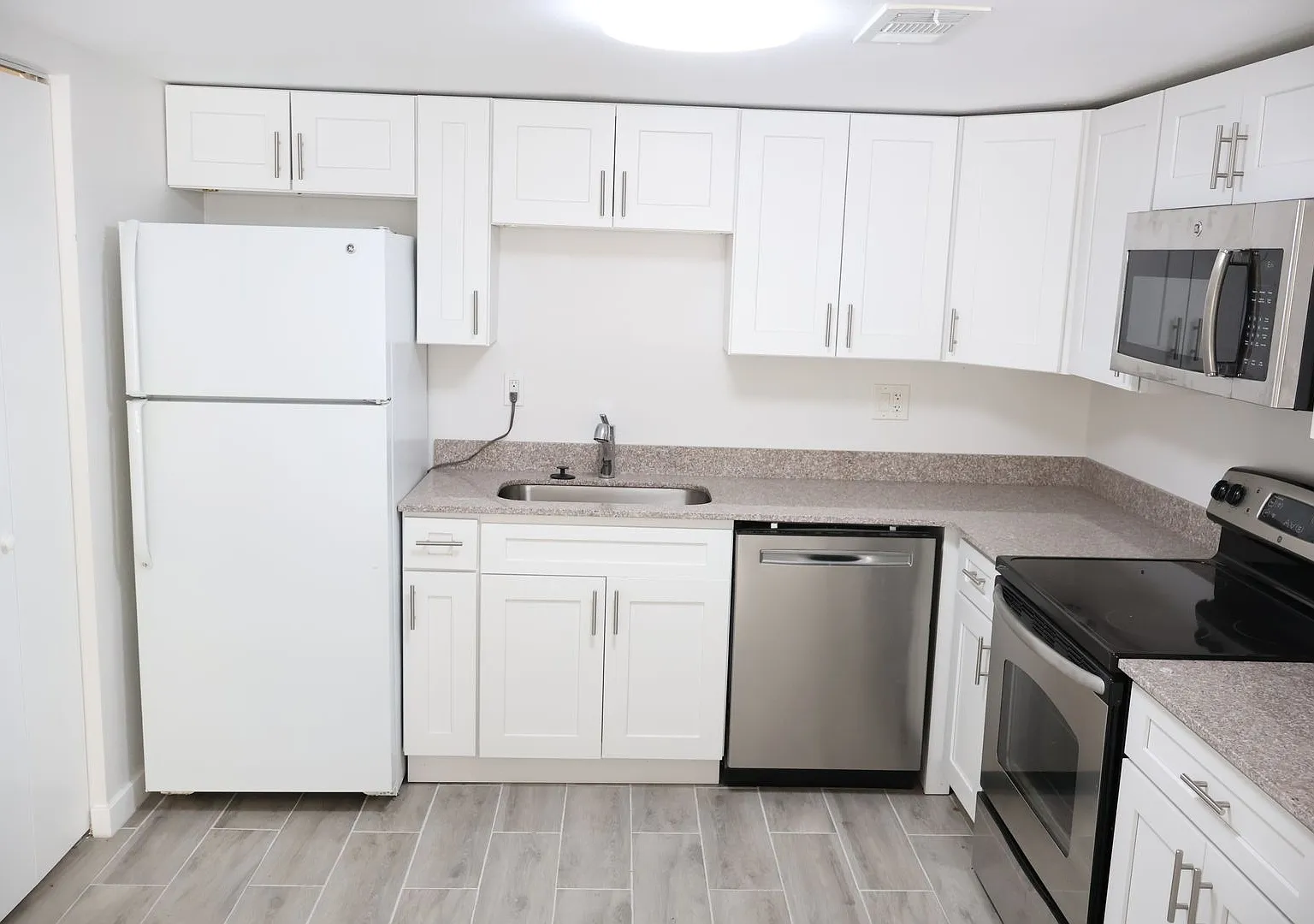 1 bed / 1 bath condo with a bonus den — Photo 2