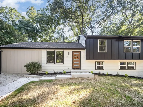 6811 Rollingridge Dr, Charlotte, NC 28211