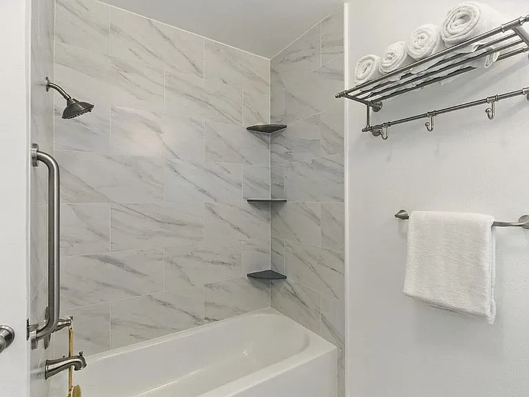 400 Davey Glen Rd — Photo 3