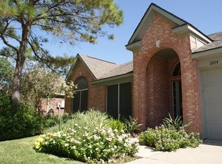 1204 Candlewood Dr, League City, TX 77573