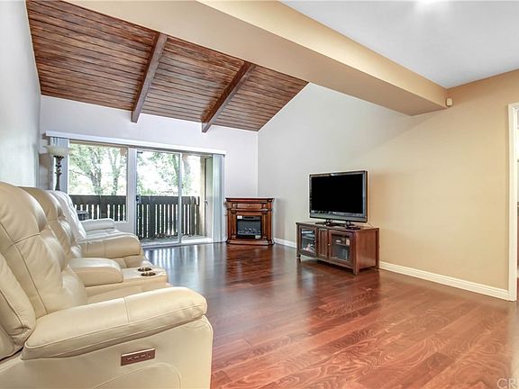 3rd image of 18350 Hatteras St APT 255