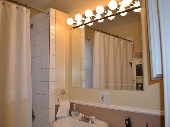 5th image of 2566 W Argyle St #3