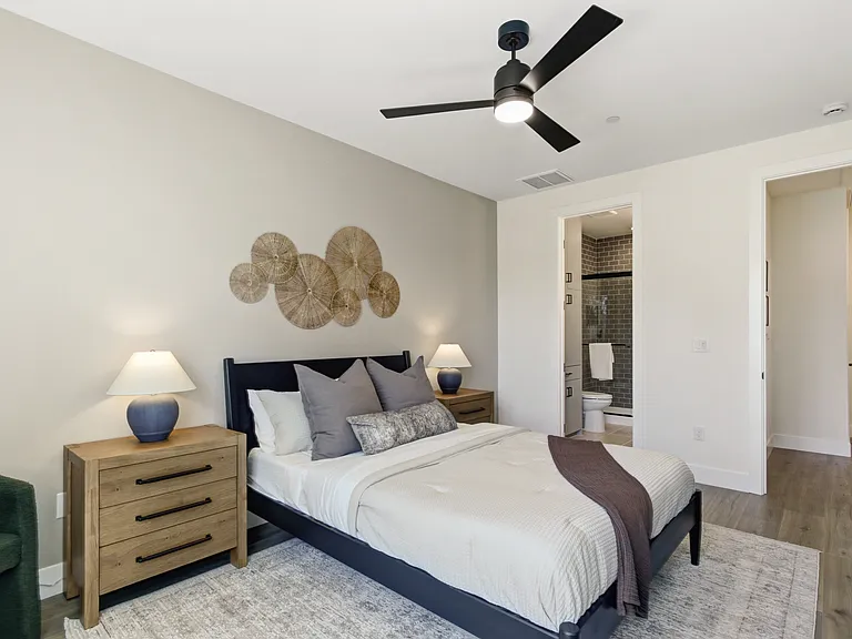 883 Campus Commons Rd — Photo 4
