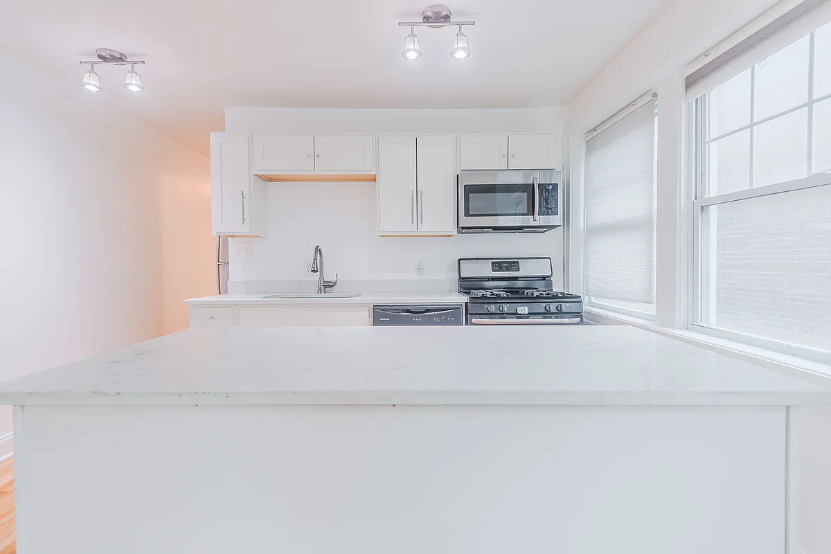 Building Photo - 10600 Clifton