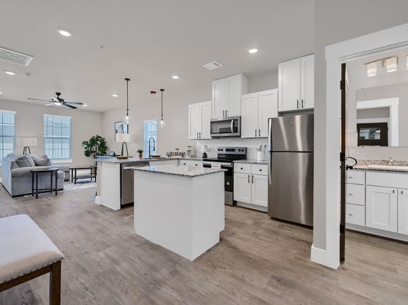 Heritage Court Luxury Townhomes | 1103 S Heritage Pkwy, Sherman, TX