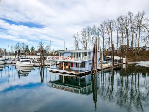 300 NE Tomahawk Island Dr #E10, Portland, OR 97217