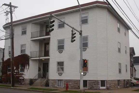 2nd image of 200 Catherine St #11553315